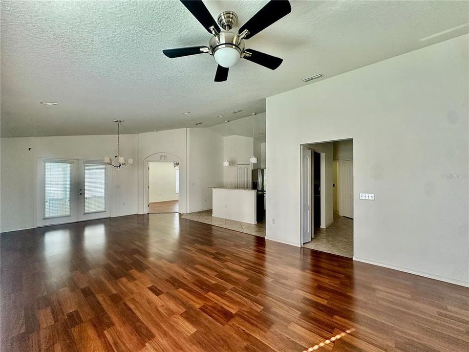 En Renta: $1,900 (3 camas, 2 baños, 1716 Pies cuadrados)
