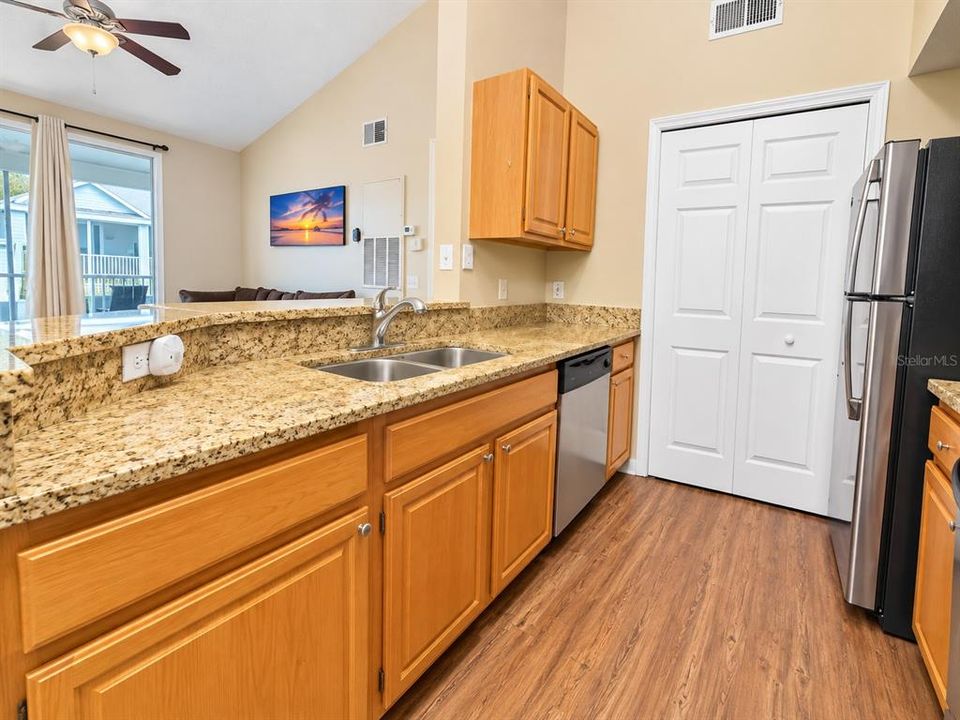 En Venta: $224,999 (2 camas, 2 baños, 886 Pies cuadrados)