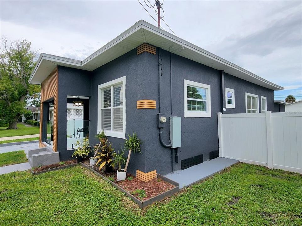 For Sale: $489,900 (3 beds, 2 baths, 1200 Square Feet)