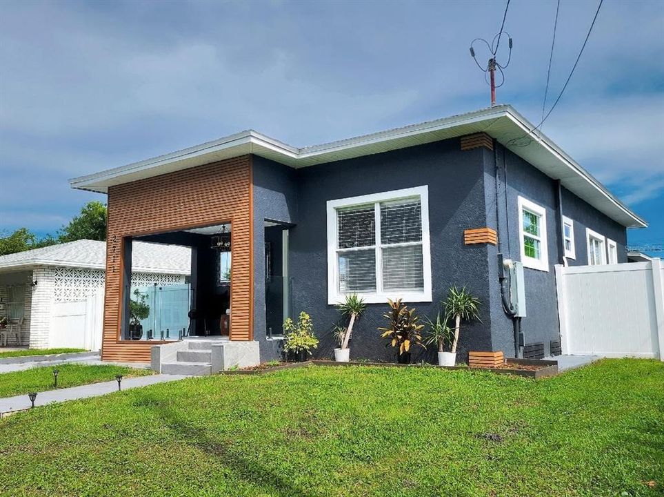 For Sale: $489,900 (3 beds, 2 baths, 1200 Square Feet)
