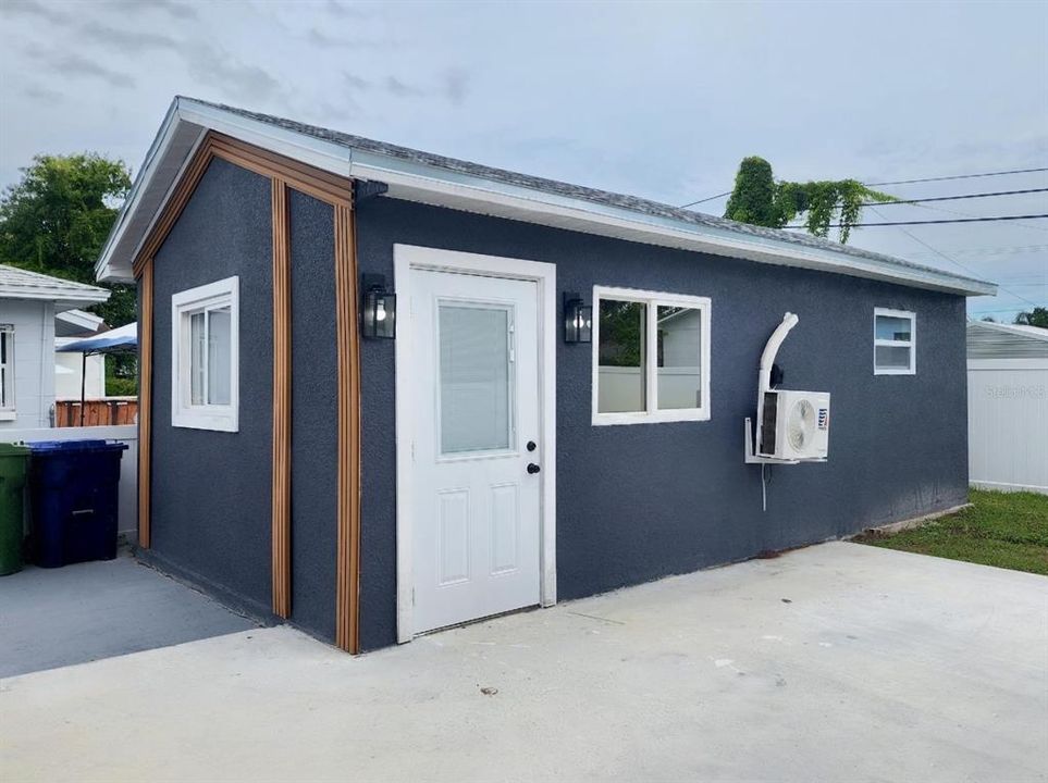 For Sale: $489,900 (3 beds, 2 baths, 1200 Square Feet)