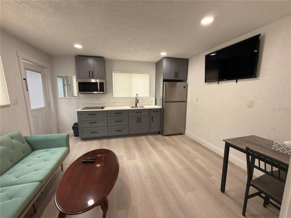 For Sale: $489,900 (3 beds, 2 baths, 1200 Square Feet)
