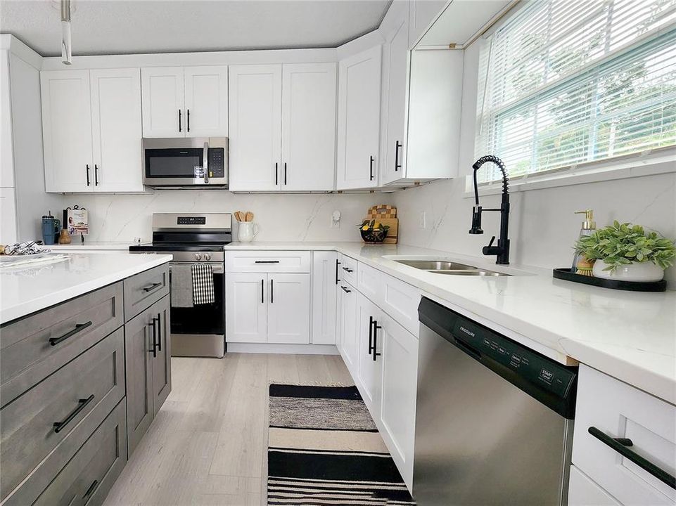 For Sale: $489,900 (3 beds, 2 baths, 1200 Square Feet)