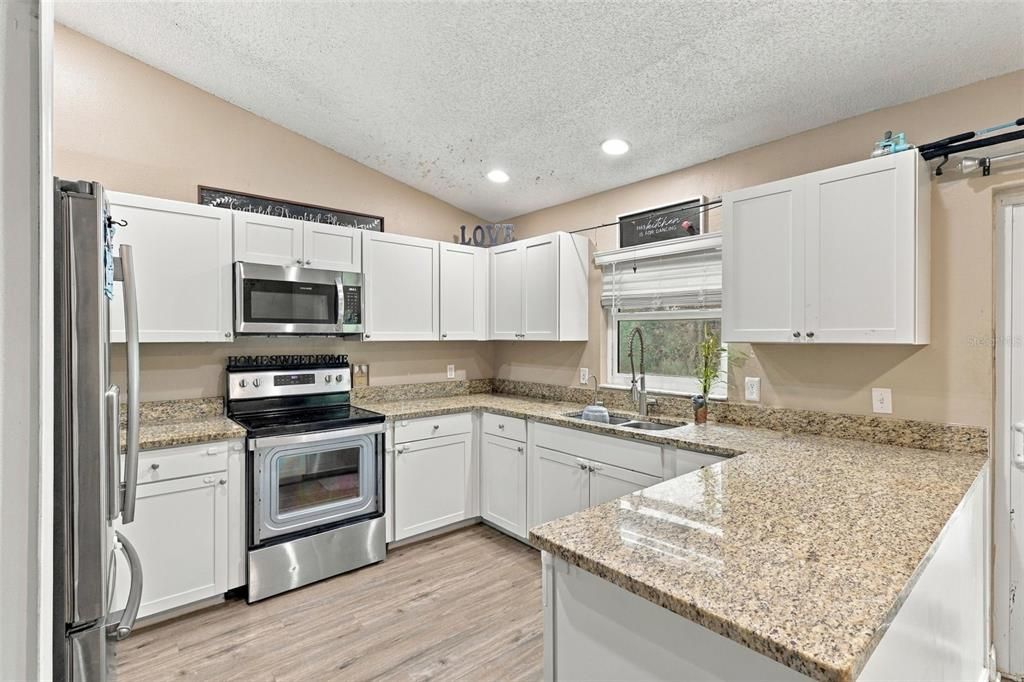 На продажу: $319,999 (3 спален, 2 ванн, 1502 Квадратных фут)