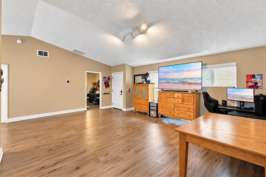 На продажу: $319,999 (3 спален, 2 ванн, 1502 Квадратных фут)