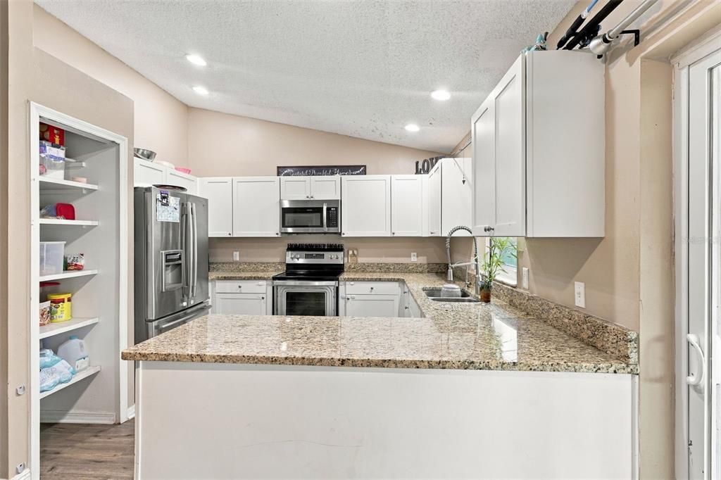 На продажу: $319,999 (3 спален, 2 ванн, 1502 Квадратных фут)