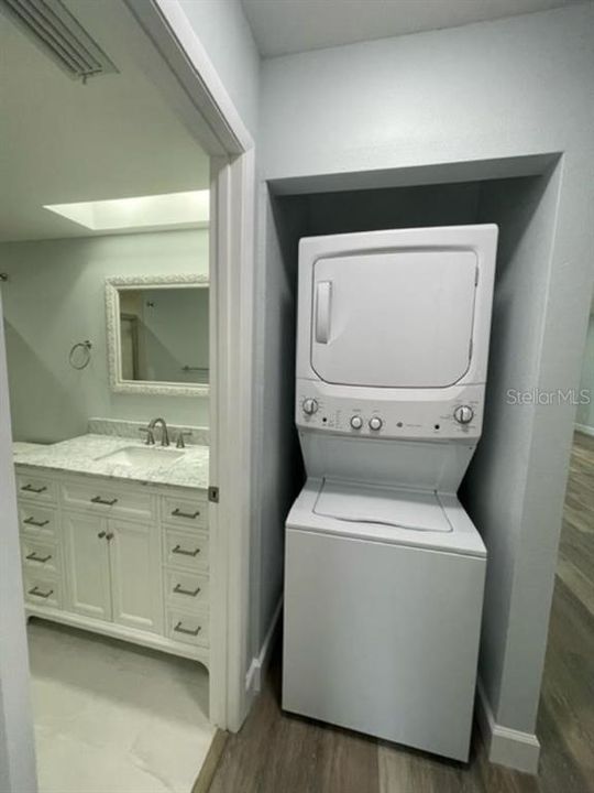 For Rent: $2,150 (2 beds, 2 baths, 1030 Square Feet)