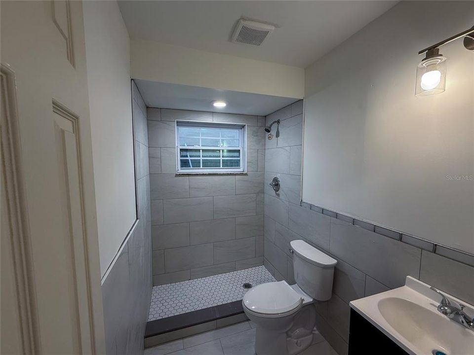 For Rent: $1,850 (2 beds, 2 baths, 1027 Square Feet)