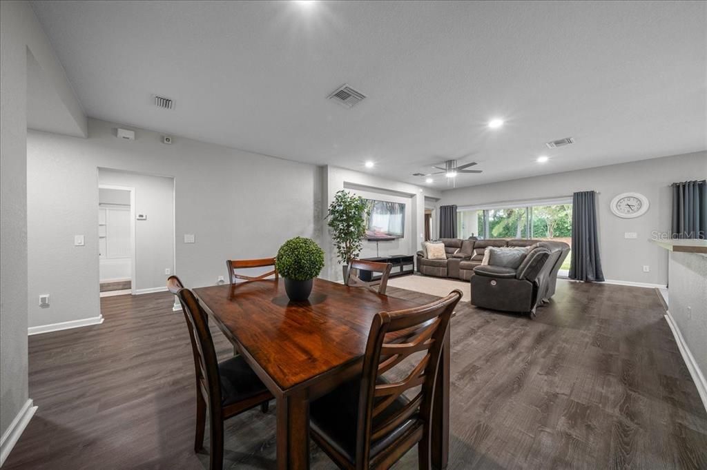 En Venta: $269,000 (3 camas, 2 baños, 1714 Pies cuadrados)