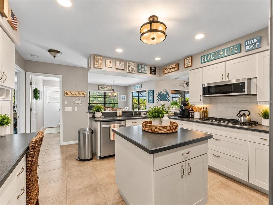 For Sale: $539,900 (3 beds, 2 baths, 2636 Square Feet)