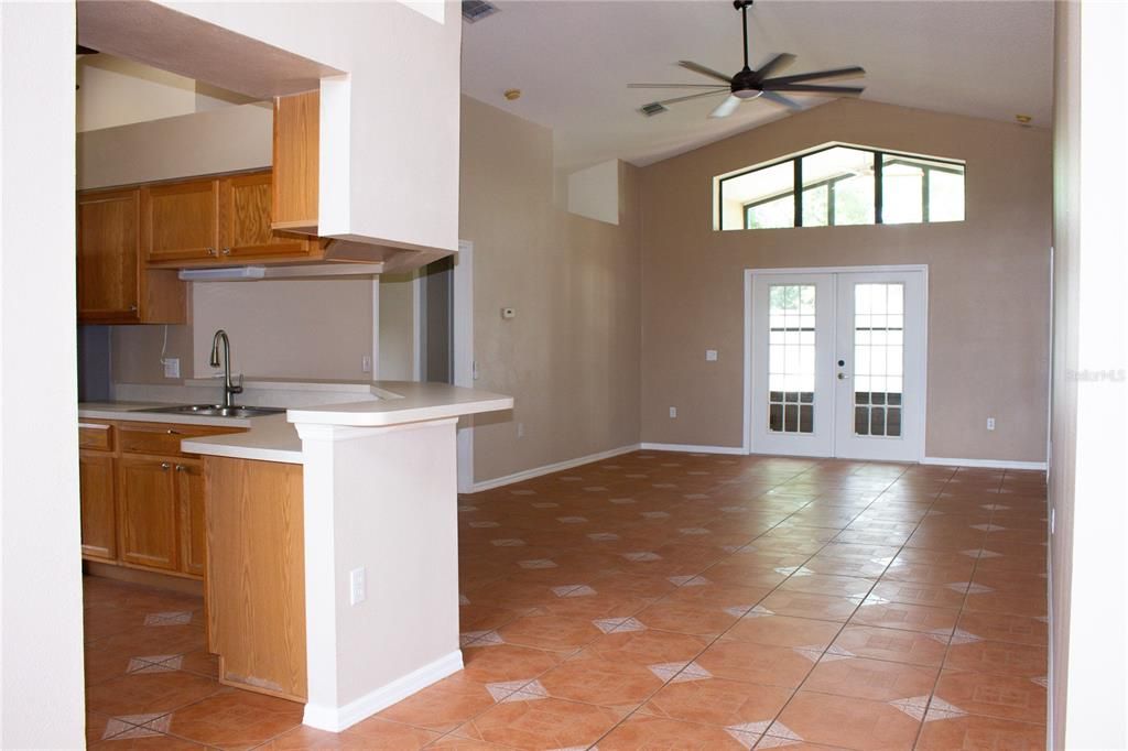 En Venta: $319,000 (2 camas, 2 baños, 1840 Pies cuadrados)