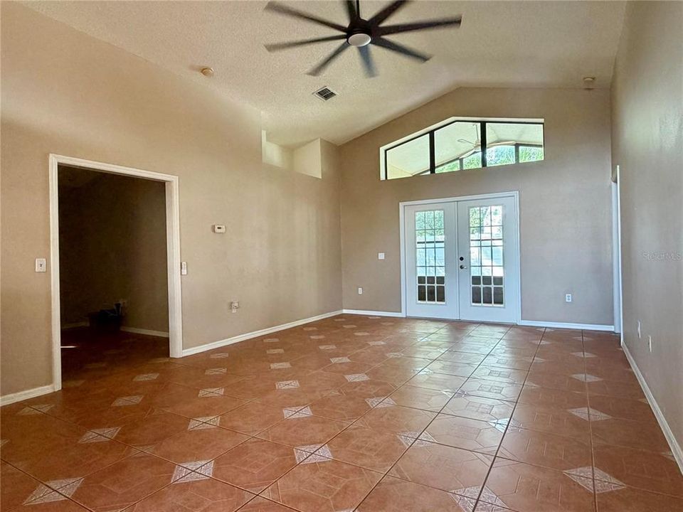 En Venta: $319,000 (2 camas, 2 baños, 1840 Pies cuadrados)