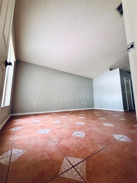En Venta: $319,000 (2 camas, 2 baños, 1840 Pies cuadrados)