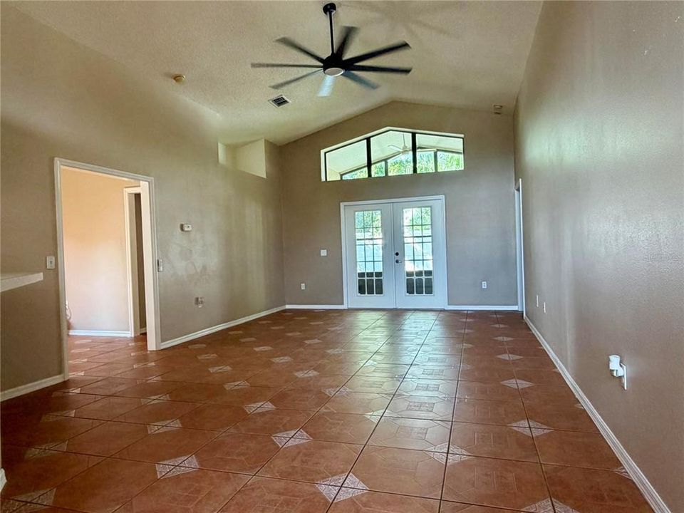 En Venta: $319,000 (2 camas, 2 baños, 1840 Pies cuadrados)
