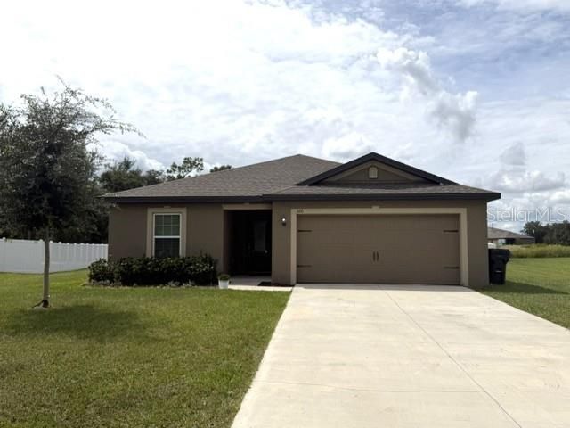 For Sale: $275,000 (3 beds, 2 baths, 1404 Square Feet)