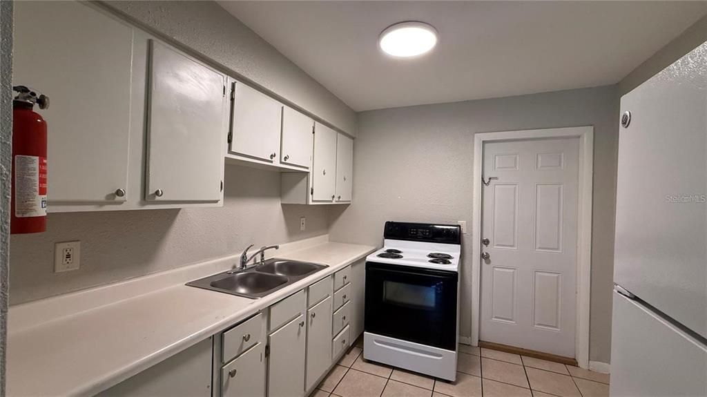 В аренду: $950 (2 спален, 1 ванн, 750 Квадратных фут)