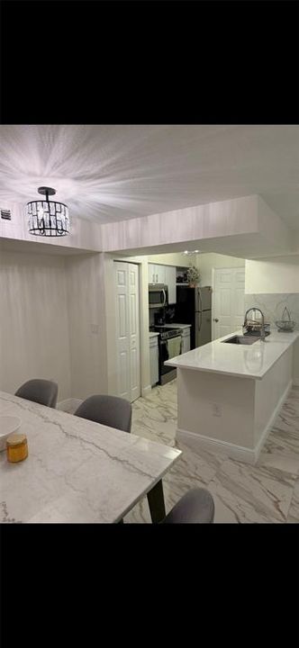 For Rent: $1,700 (2 beds, 2 baths, 938 Square Feet)
