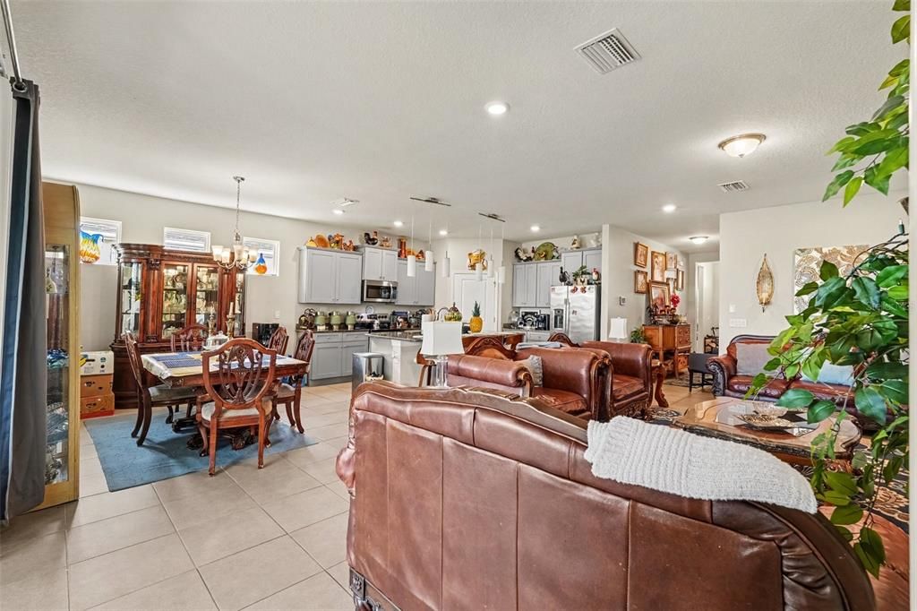 For Sale: $350,000 (4 beds, 2 baths, 2046 Square Feet)