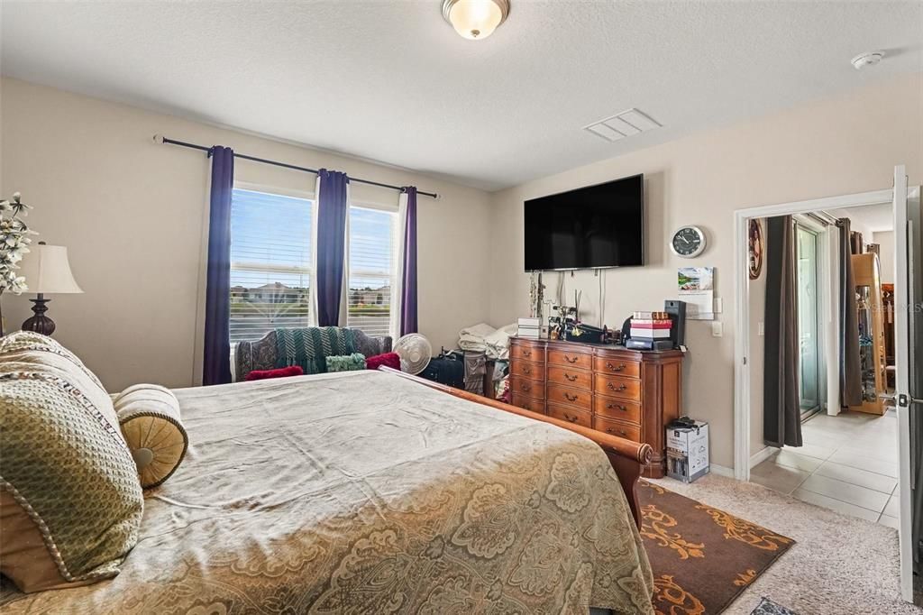 For Sale: $350,000 (4 beds, 2 baths, 2046 Square Feet)