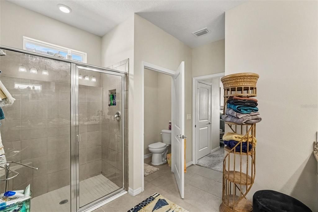 For Sale: $350,000 (4 beds, 2 baths, 2046 Square Feet)