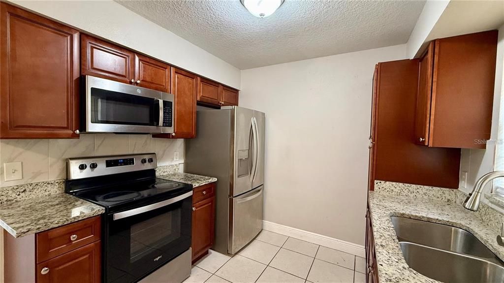 В аренду: $1,250 (2 спален, 1 ванн, 912 Квадратных фут)