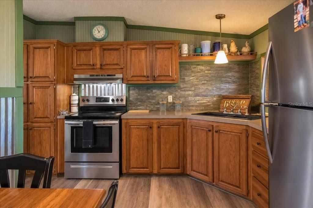 На продажу: $339,900 (3 спален, 2 ванн, 1188 Квадратных фут)