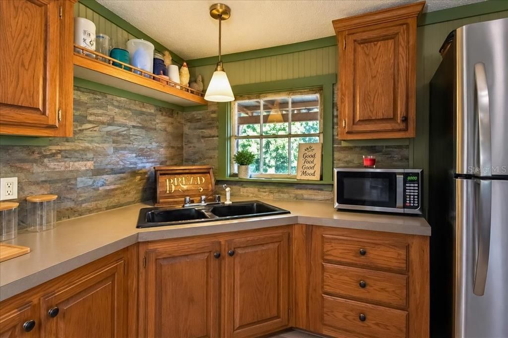 На продажу: $339,900 (3 спален, 2 ванн, 1188 Квадратных фут)