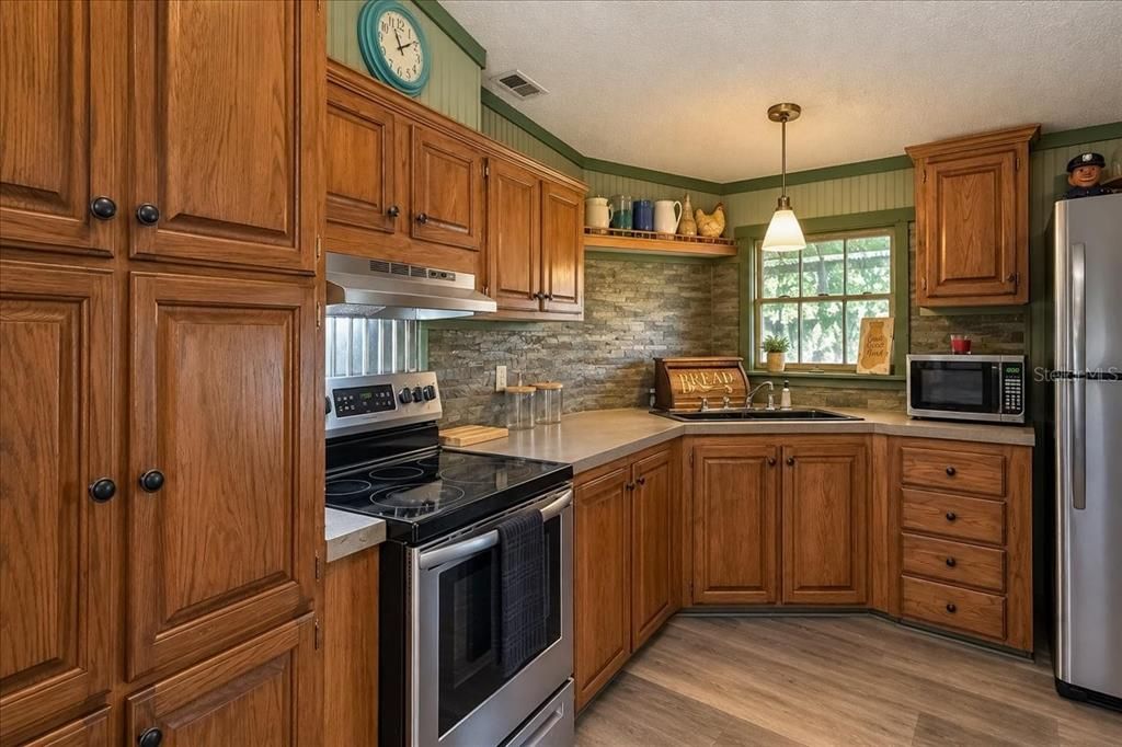 На продажу: $339,900 (3 спален, 2 ванн, 1188 Квадратных фут)