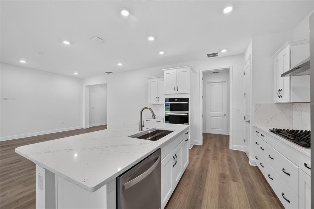 For Sale: $420,115 (2 beds, 2 baths, 1718 Square Feet)