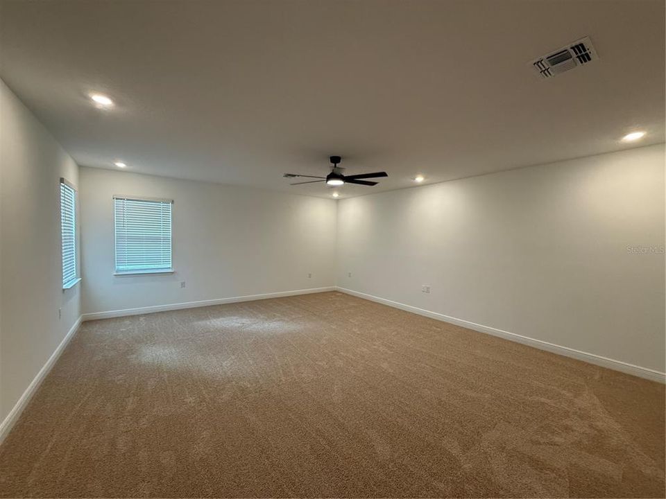 For Rent: $3,750 (5 beds, 3 baths, 3076 Square Feet)