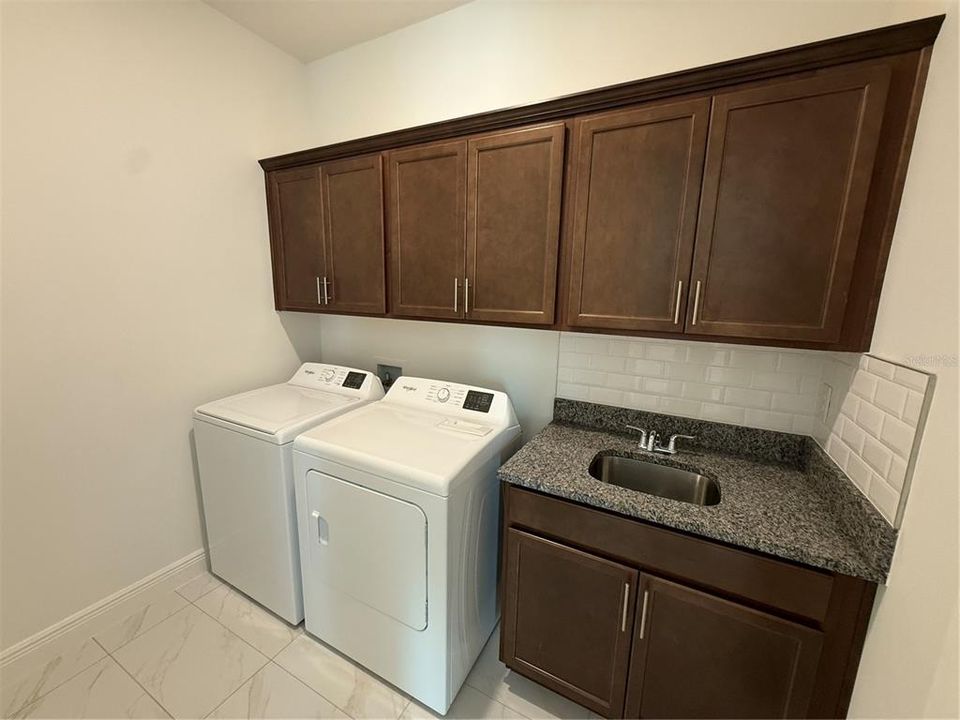 For Rent: $3,750 (5 beds, 3 baths, 3076 Square Feet)