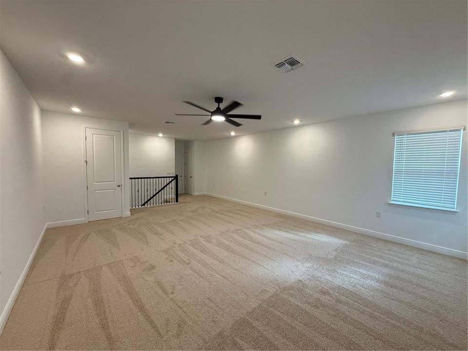 For Rent: $3,750 (5 beds, 3 baths, 3076 Square Feet)