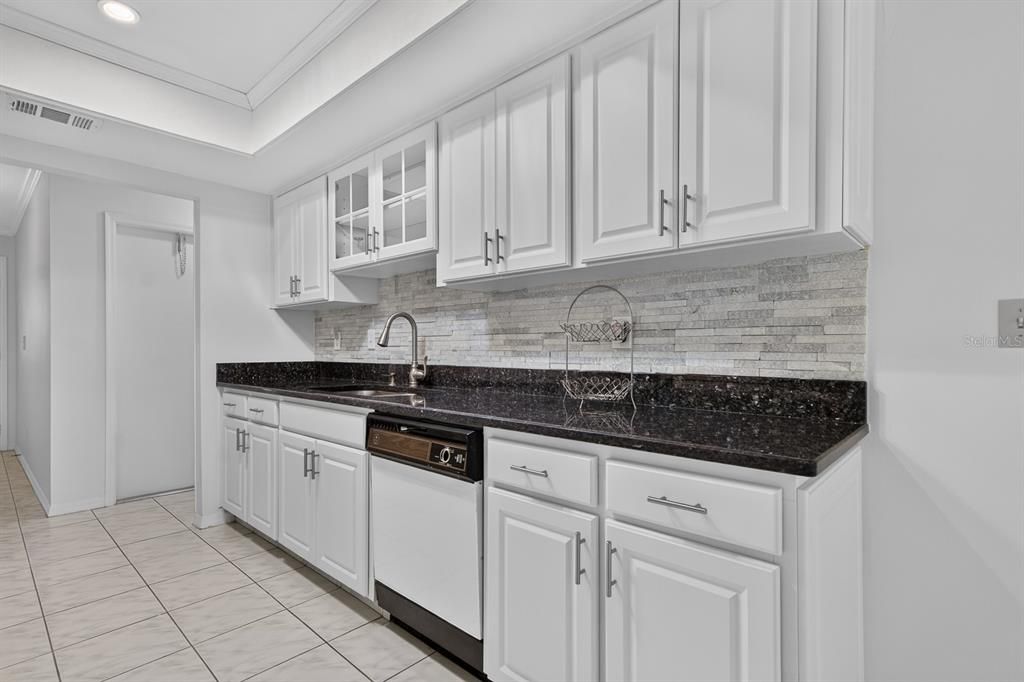 For Sale: $185,000 (2 beds, 2 baths, 1829 Square Feet)