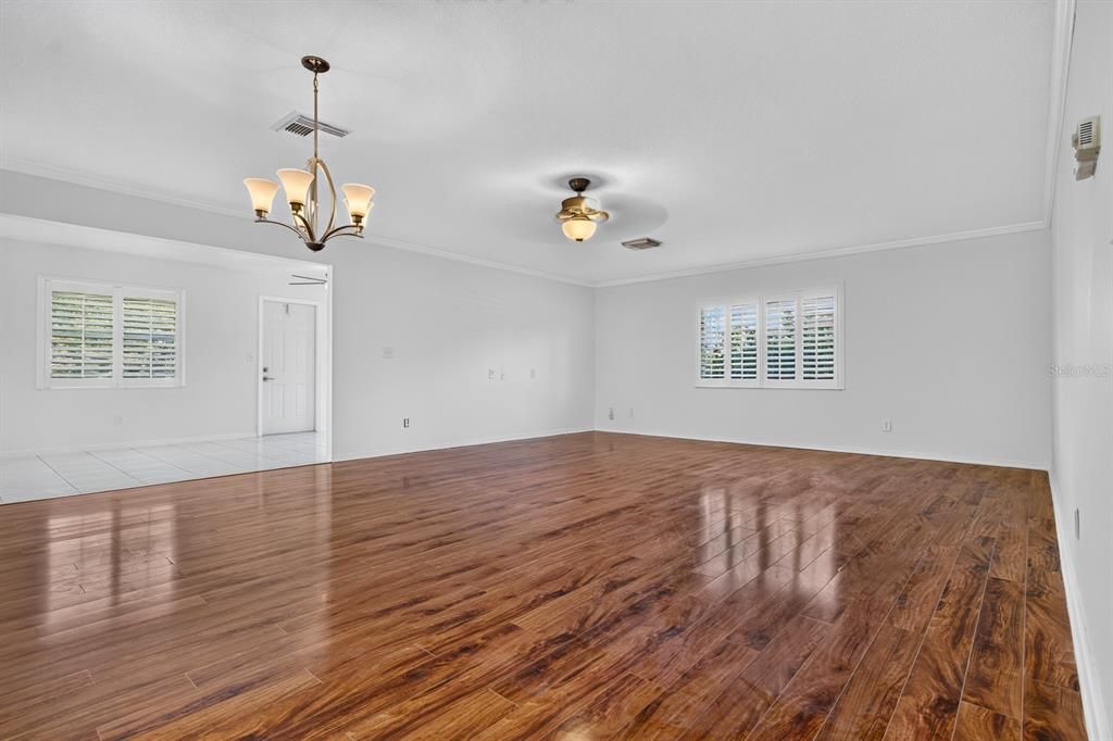 For Sale: $185,000 (2 beds, 2 baths, 1829 Square Feet)