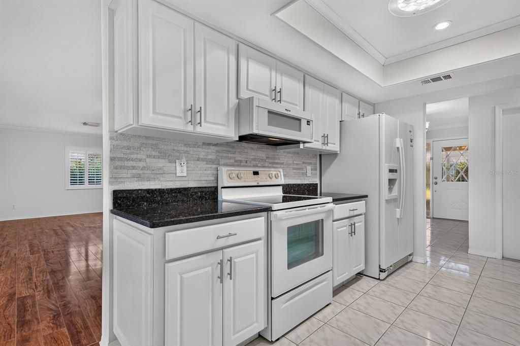For Sale: $185,000 (2 beds, 2 baths, 1829 Square Feet)