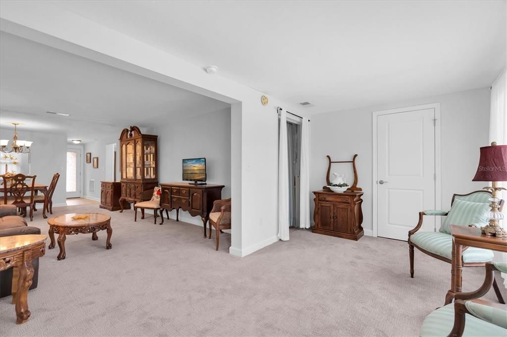 На продажу: $94,500 (2 спален, 1 ванн, 975 Квадратных фут)