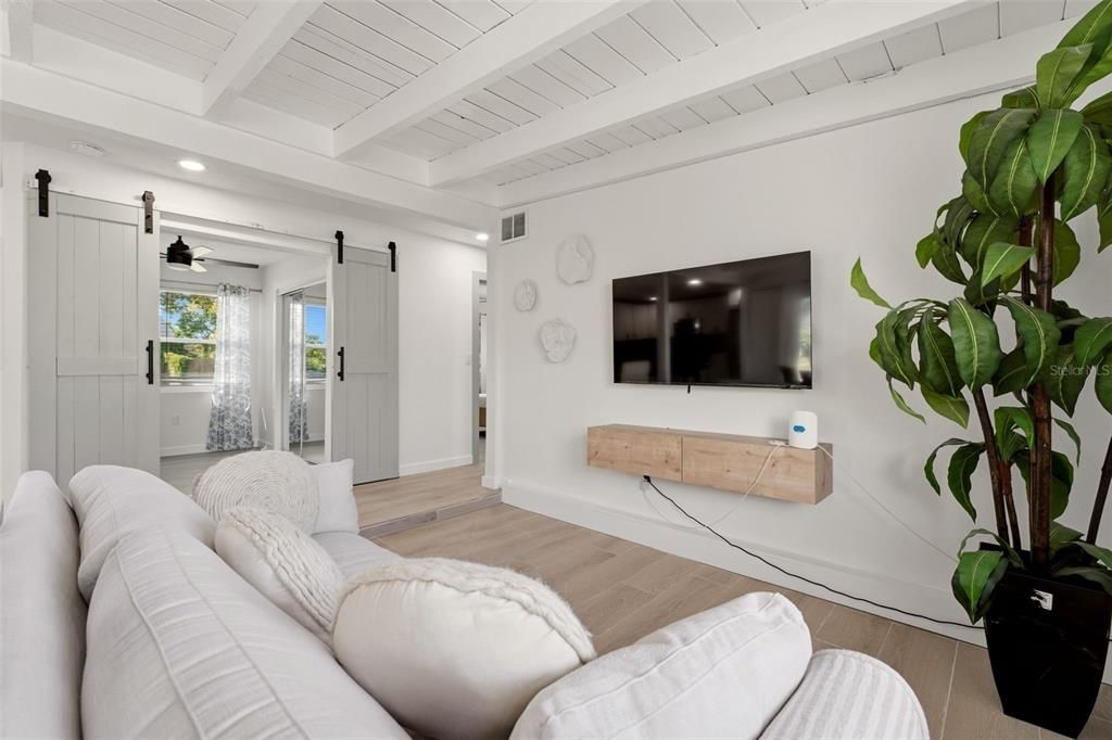 For Sale: $329,000 (3 beds, 1 baths, 1114 Square Feet)