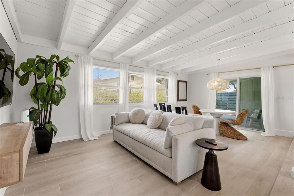 For Sale: $329,000 (3 beds, 1 baths, 1114 Square Feet)