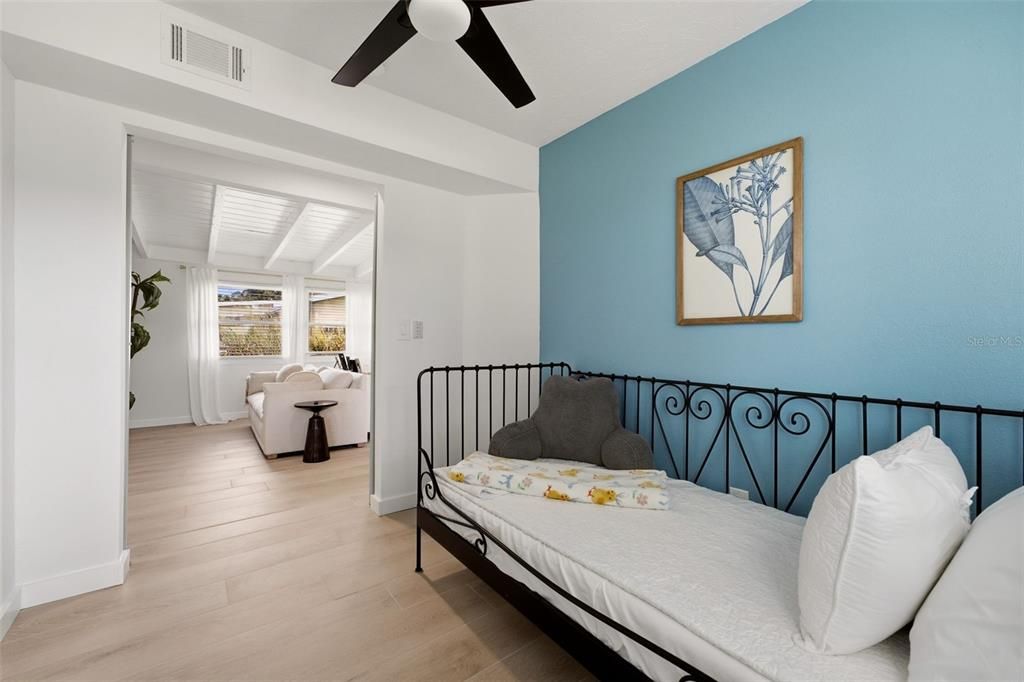 For Sale: $329,000 (3 beds, 1 baths, 1114 Square Feet)