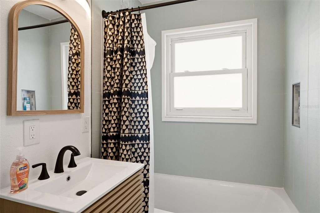 For Sale: $329,000 (3 beds, 1 baths, 1114 Square Feet)
