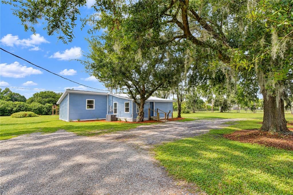 For Sale: $400,000 (2 beds, 1 baths, 1148 Square Feet)