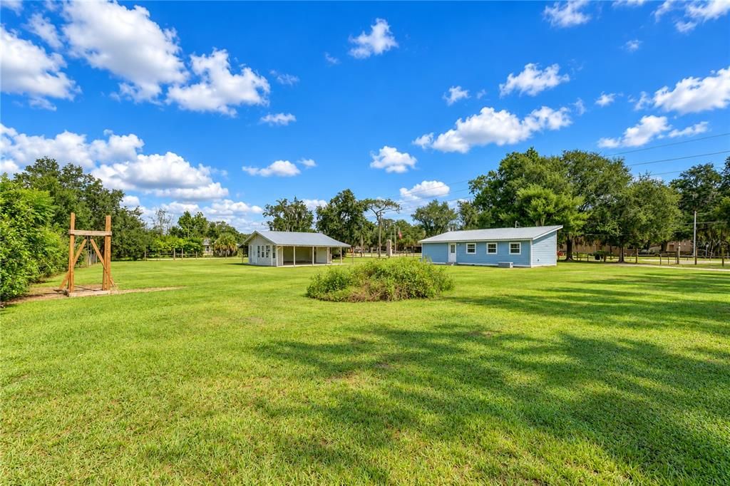 For Sale: $400,000 (2 beds, 1 baths, 1148 Square Feet)
