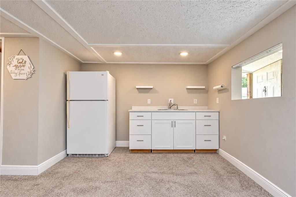 For Sale: $400,000 (2 beds, 1 baths, 1148 Square Feet)