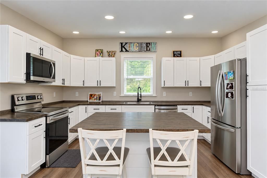 For Sale: $400,000 (2 beds, 1 baths, 1148 Square Feet)
