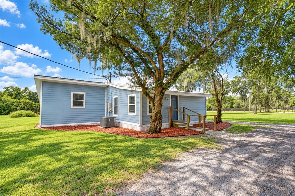 For Sale: $400,000 (2 beds, 1 baths, 1148 Square Feet)