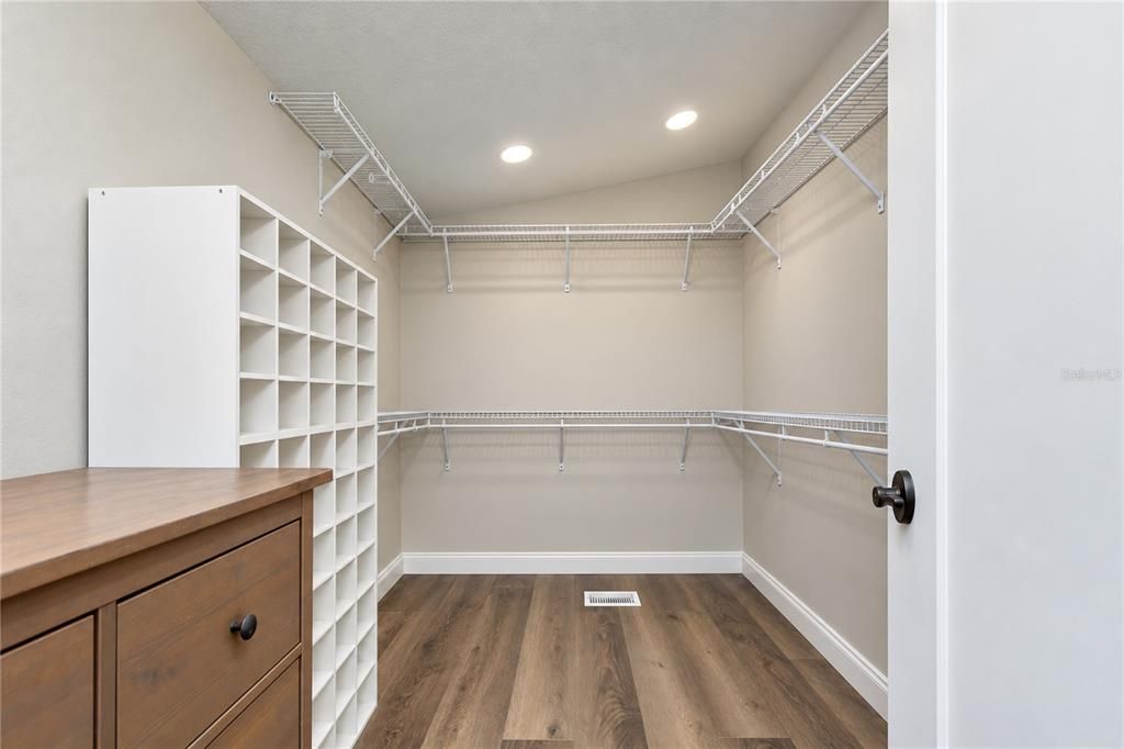 For Sale: $400,000 (2 beds, 1 baths, 1148 Square Feet)