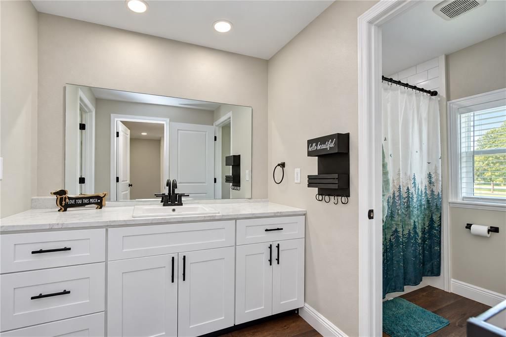 For Sale: $400,000 (2 beds, 1 baths, 1148 Square Feet)