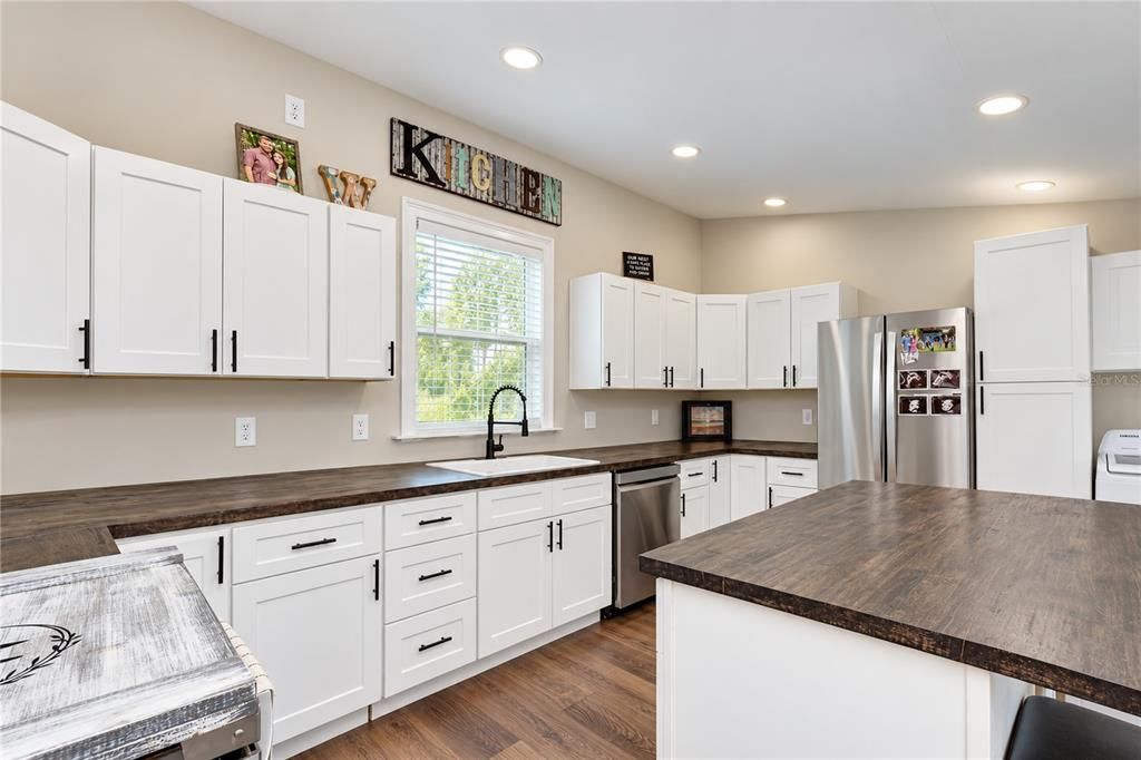 For Sale: $400,000 (2 beds, 1 baths, 1148 Square Feet)
