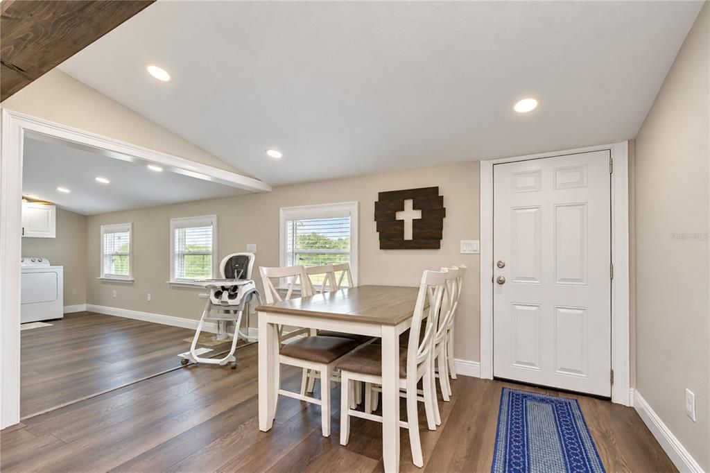 For Sale: $400,000 (2 beds, 1 baths, 1148 Square Feet)