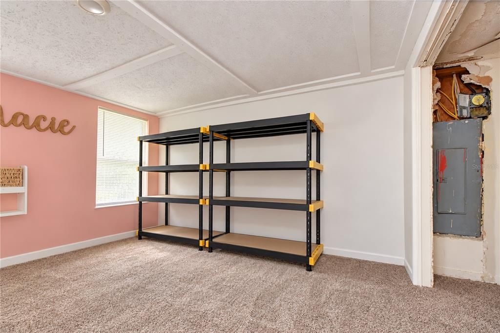 For Sale: $400,000 (2 beds, 1 baths, 1148 Square Feet)
